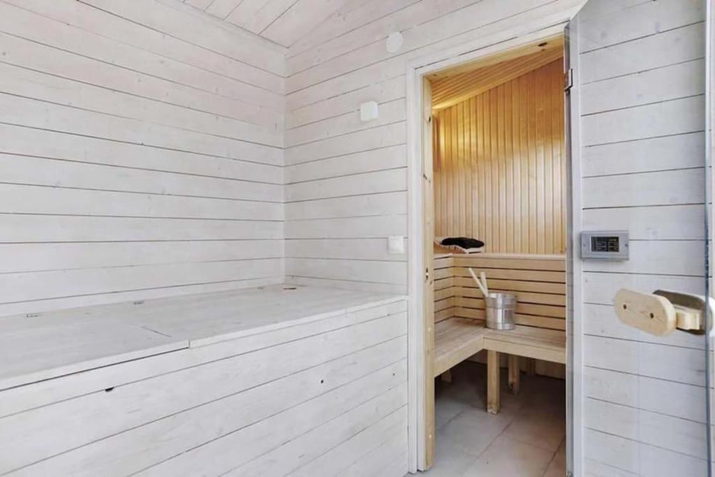Water Facing Villa With Pool & Sauna Lidingö Exterior foto